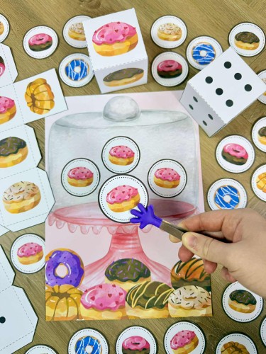 Zabawa Matematyczna / Ćwiczenie Motoryczne ''Pączki '' - Tłusty Czwartek