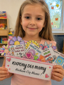  Skrzynka Z Kuponami i Kwiatkami ( dla mamy) - Dzień Mamy i Taty  