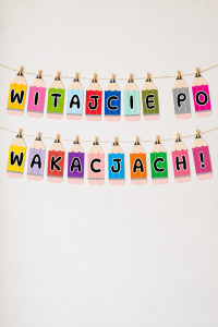 Witajcie Po Wakacjach - Napis / Kolorowe Kredki 