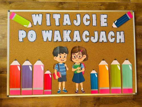 Witajcie po wakacjach gazetka-  wersja dzieci z kredkami 